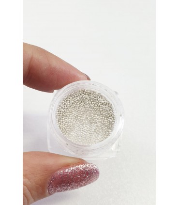 نگین ناخن طرح مروارید نقره ای نزدیک