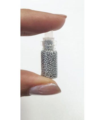 نگین ناخن طرح مروارید نقره ای کوچک نزدیک