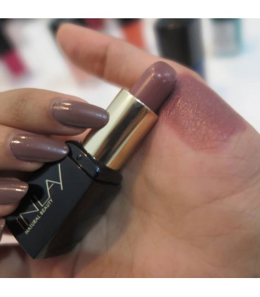 رژ لب جامد این لی مدل Wet Brown شماره 470 دست