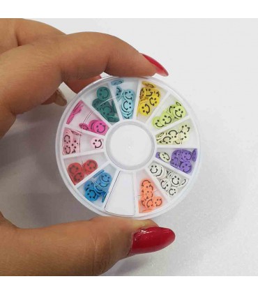 نگین ناخن ترکیبی طرح صورتک با دست