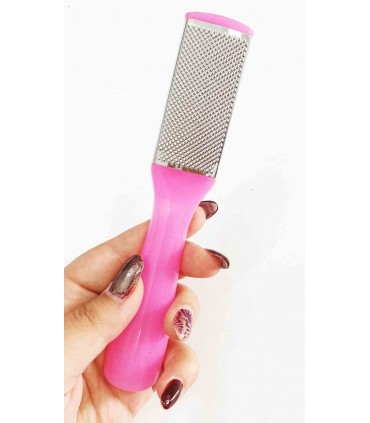 رنده و سوهان کف پا صورتی با دست