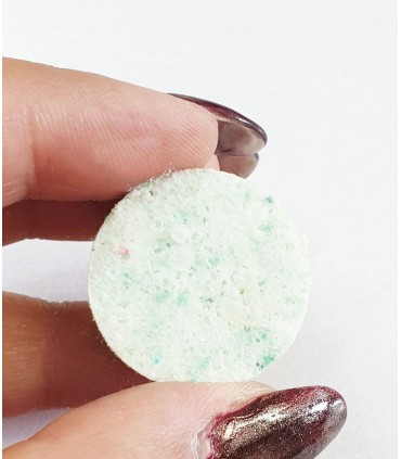 قرص مانیکور سبز با دست