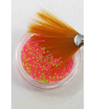 نگین ناخن طرح مروارید صورتی با دست