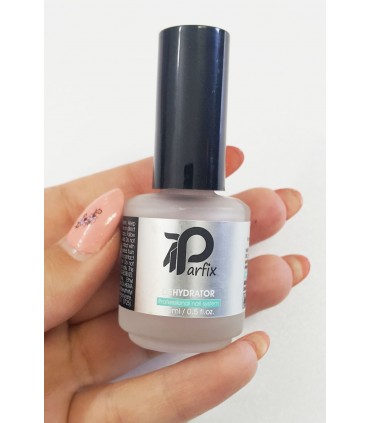 محلول ضد قارچ ناخن parfix با دست