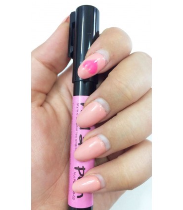 ماژیک طراحی ناخن صورتی روی دست