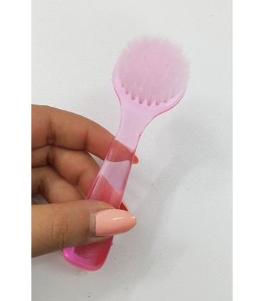 برس تمیز کننده ناخن صورتی با دست